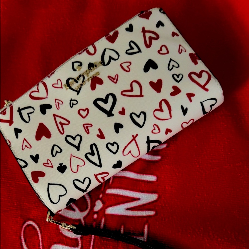 Sale!! Wallet on a change w phone space!!